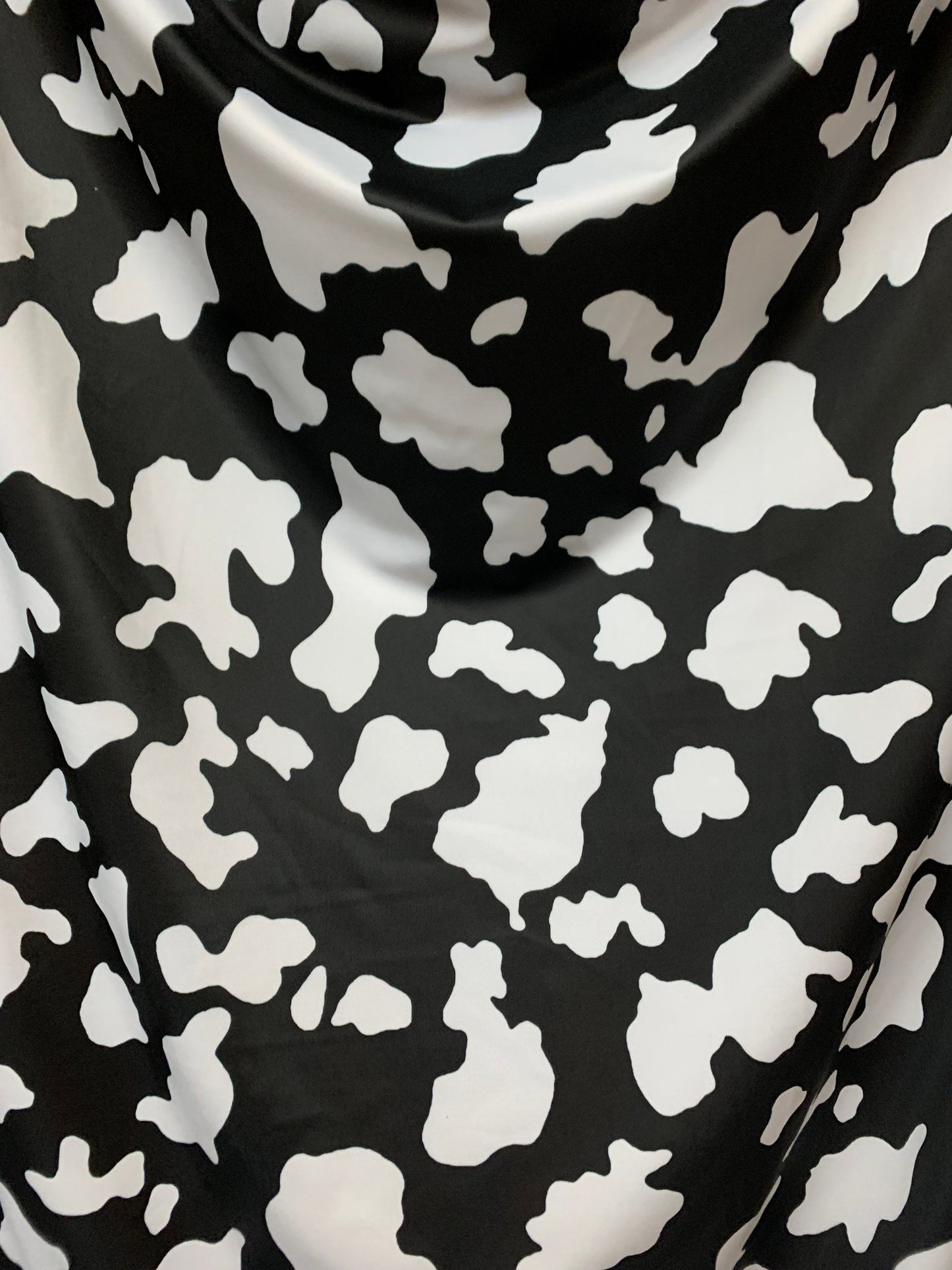 Cow pattern design print on the best quality of nylon spandex 4-stretch 58/60”sold by the YD.ships worldwide from Los Ángeles California USA