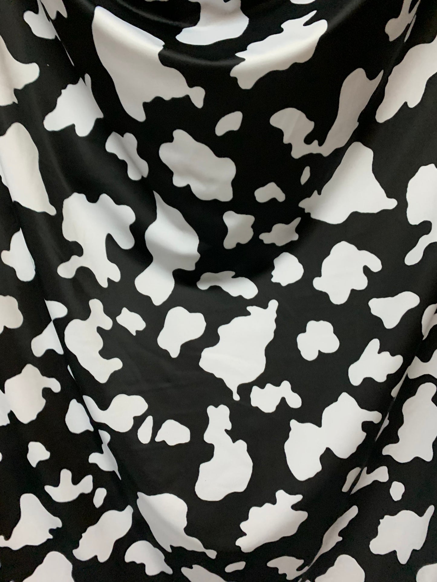 Cow pattern design print on the best quality of nylon spandex 4-stretch 58/60”sold by the YD.ships worldwide from Los Ángeles California USA