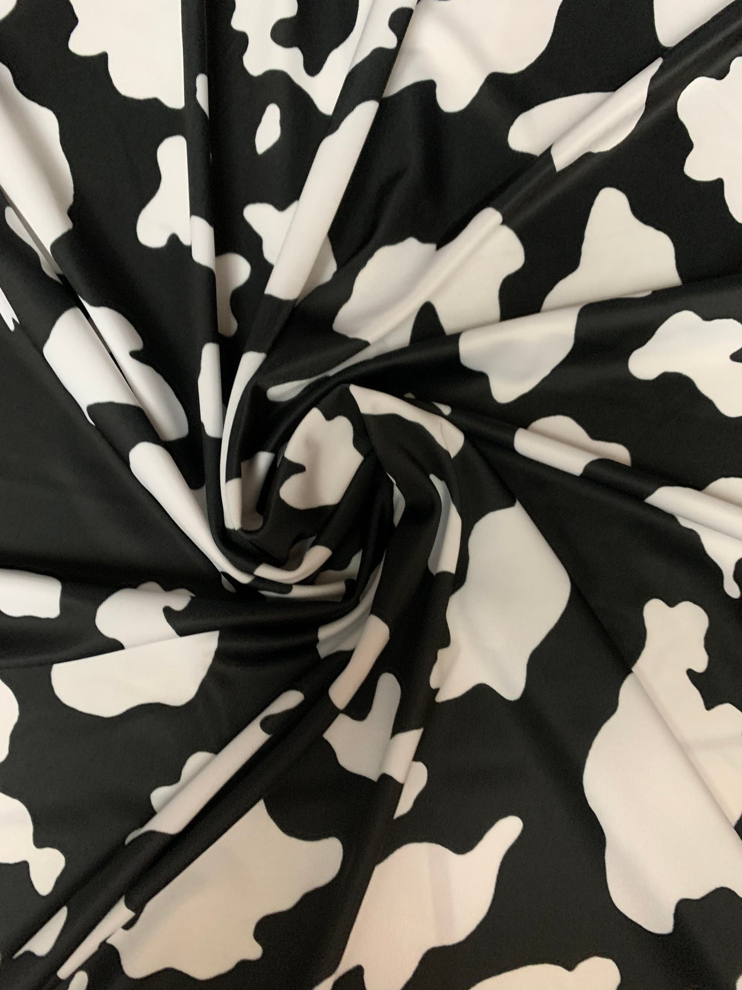 Cow pattern design print on the best quality of nylon spandex 4-stretch 58/60”sold by the YD.ships worldwide from Los Ángeles California USA