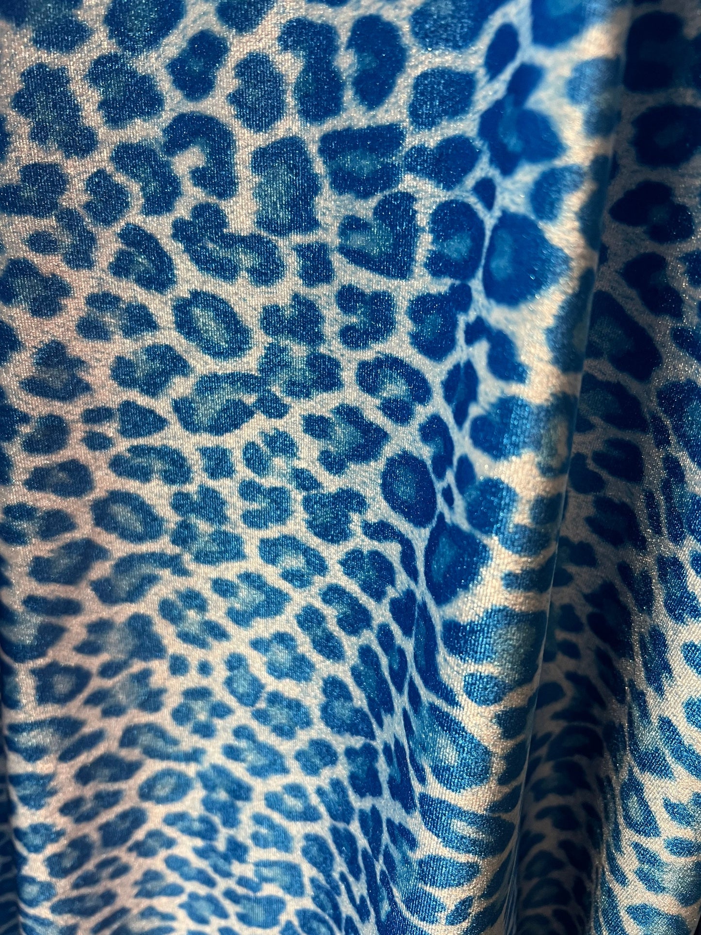 Pretty leopard design print on velvet 420gms 4way stretch 58/60”sold by the YD. Ships worldwide from Los Angeles California USA.