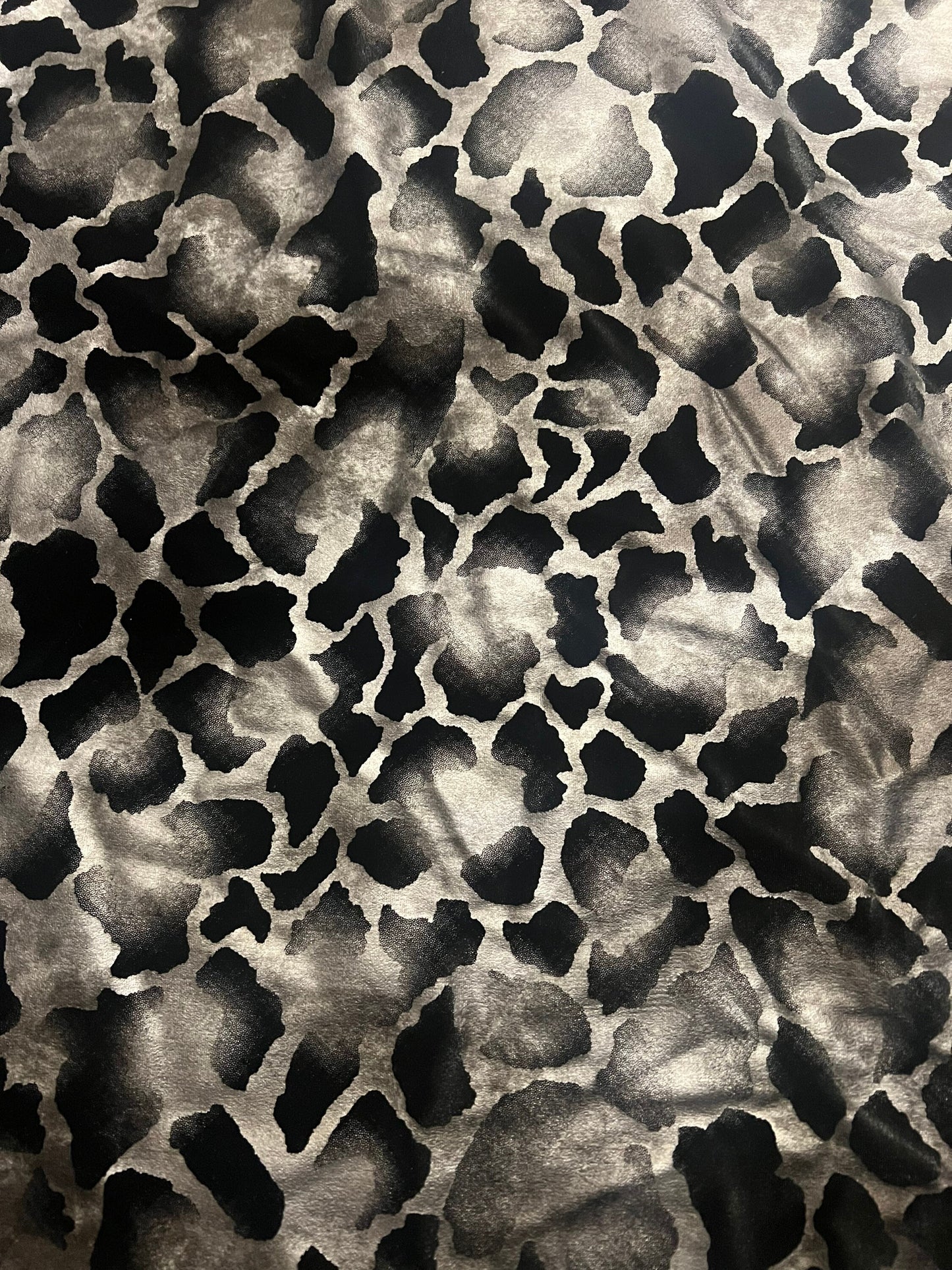 New giraffe pattern design print on stretch velvet 4-way stretch 58/60”sold by the YD. Ships Worldwide from Los Angeles California USA.