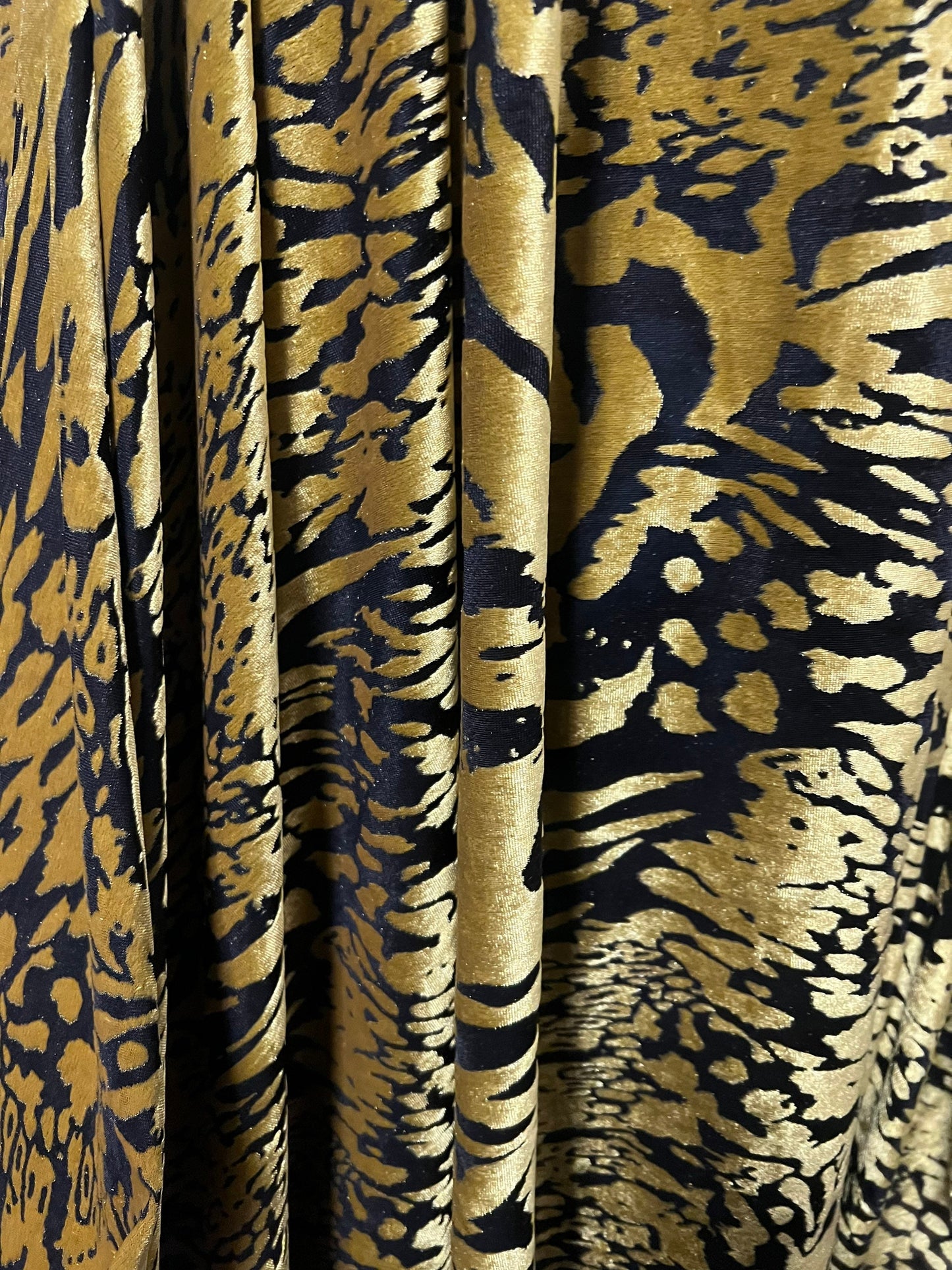 New Golden animal design print on burnout velvet 4-stretch 50/60”sold by the YD.Ships worldwide from Los Angeles California USA.