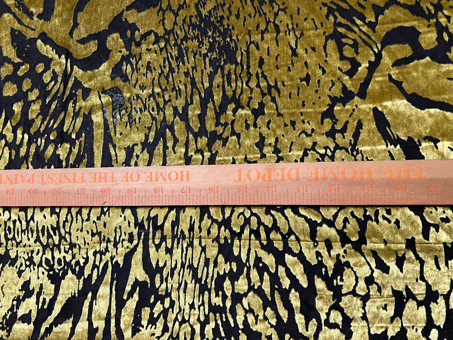 New Golden animal design print on burnout velvet 4-stretch 50/60”sold by the YD.Ships worldwide from Los Angeles California USA.