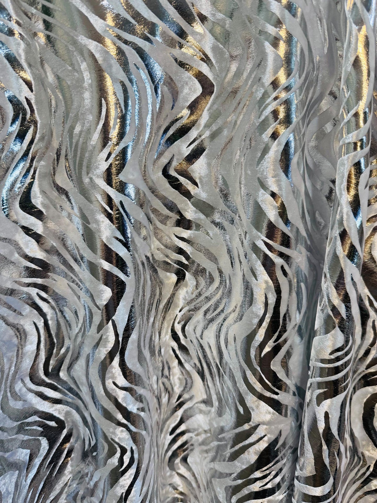 Stretch velvet exotic zebra design with metallic 4-way stretch 58/60”sold by the YD. Ships worldwide from Los Angeles California USA