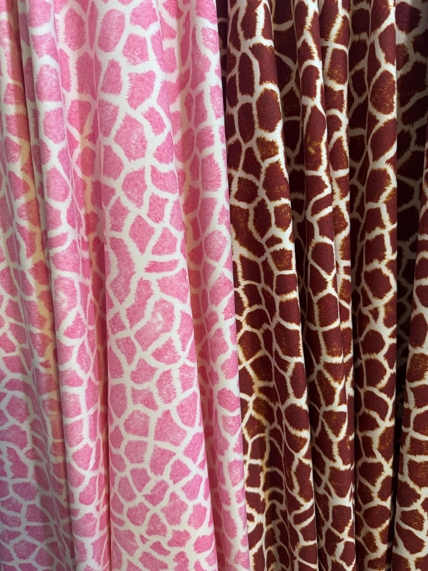 New giraffe animal design print on the best quality of nylon spandex 4-stretch 58/60”sold by the YD.ships worldwide from the Angeles CA