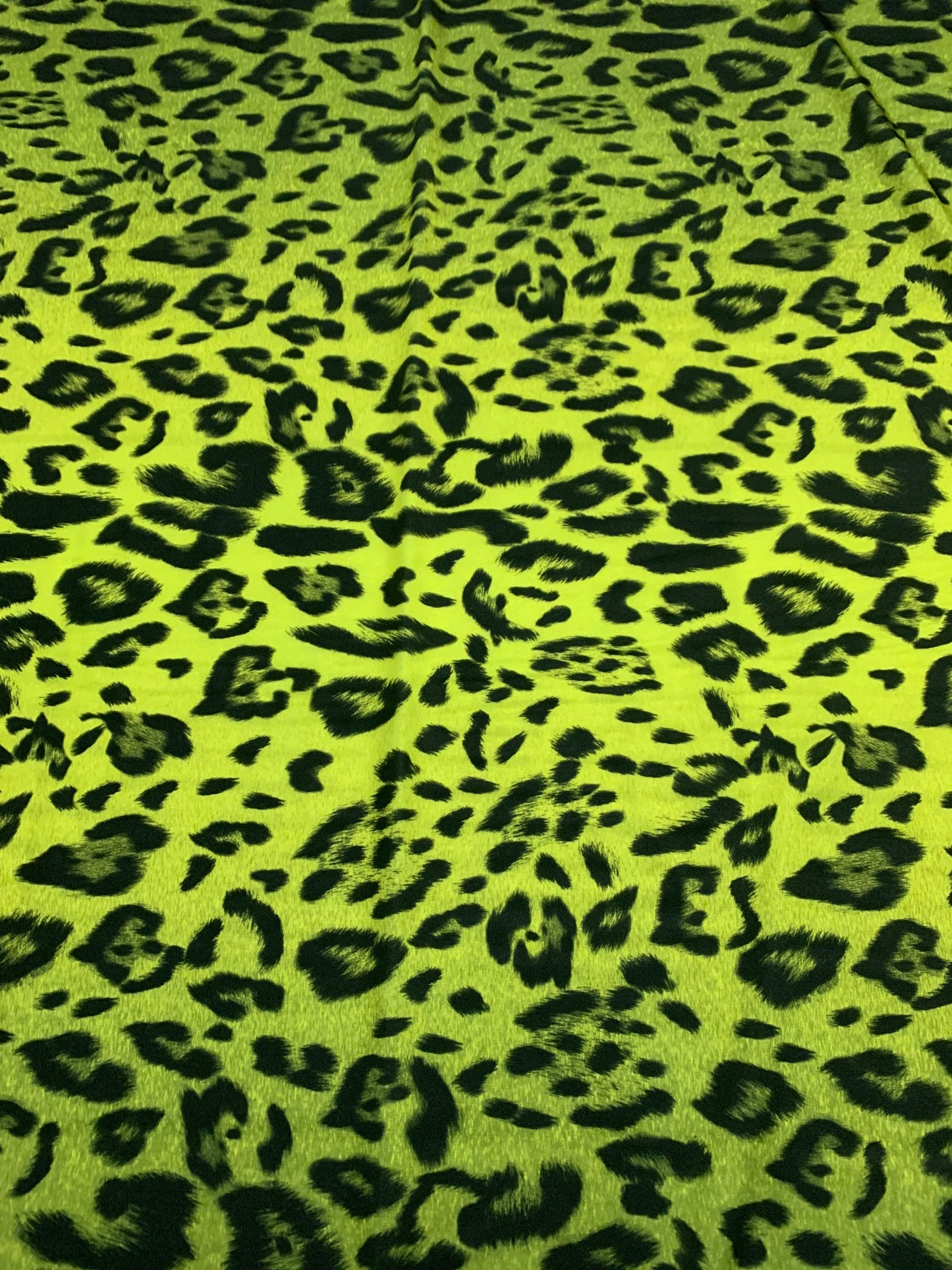 Ombré leopard design print on the best quality nylon spandex 4-way stretch 58/60”sold by the YD.ships worldwide from Los Ángeles California.