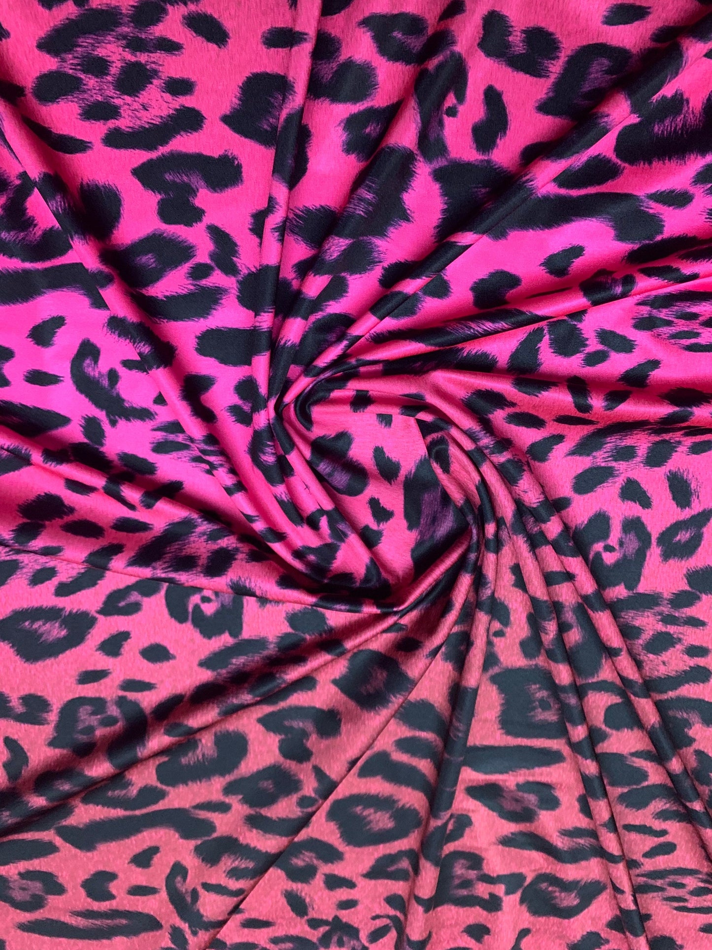 Ombré leopard design print on the best quality nylon spandex 4-way stretch 58/60”sold by the YD.ships worldwide from Los Ángeles California.