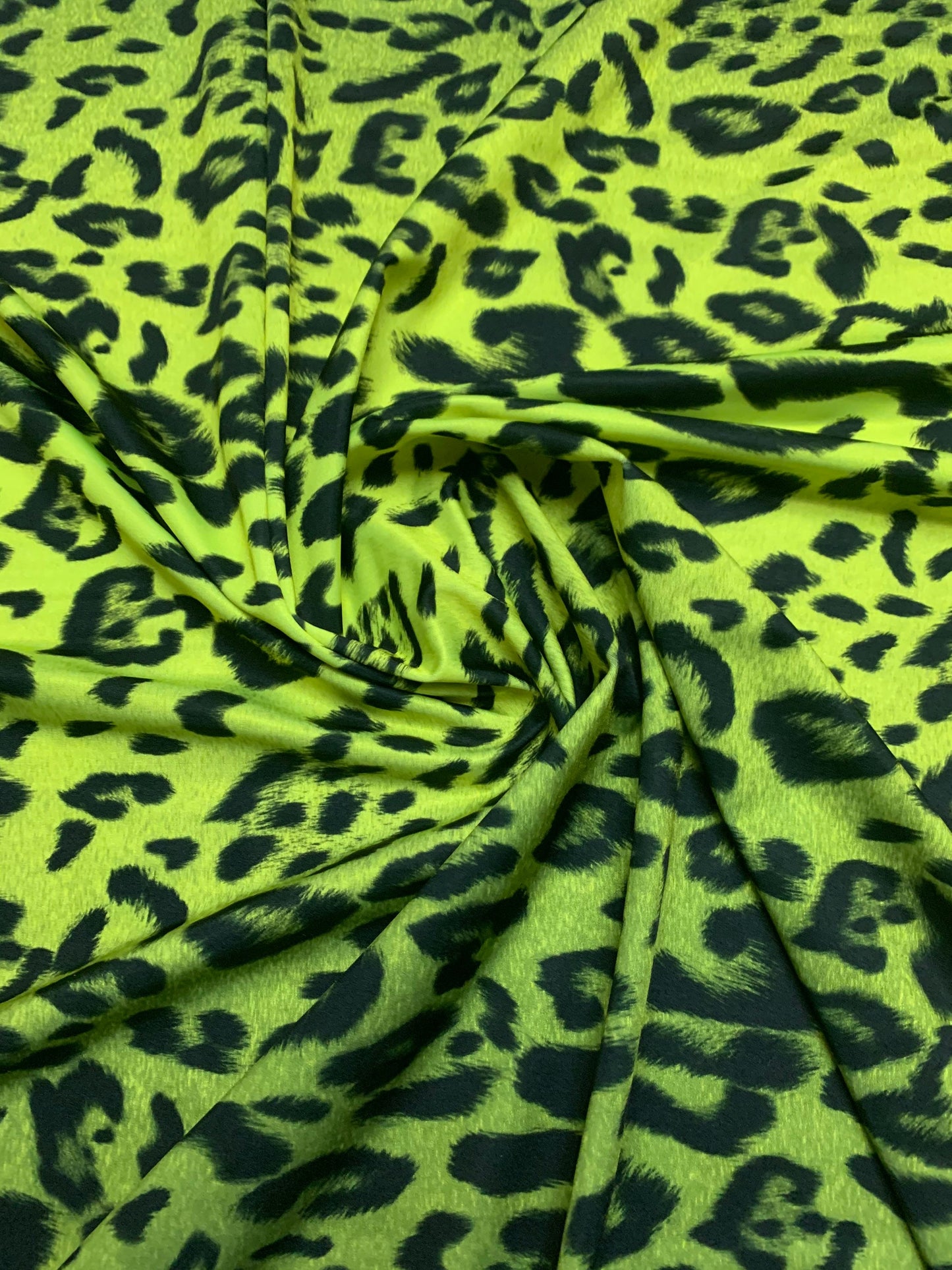 Ombré leopard design print on the best quality nylon spandex 4-way stretch 58/60”sold by the YD.ships worldwide from Los Ángeles California.