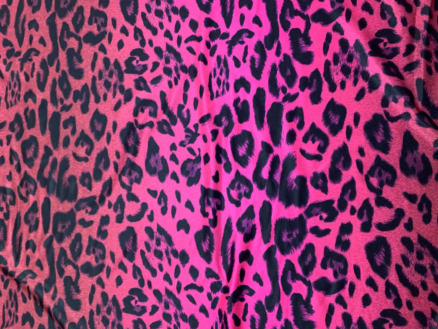 Ombré leopard design print on the best quality nylon spandex 4-way stretch 58/60”sold by the YD.ships worldwide from Los Ángeles California.