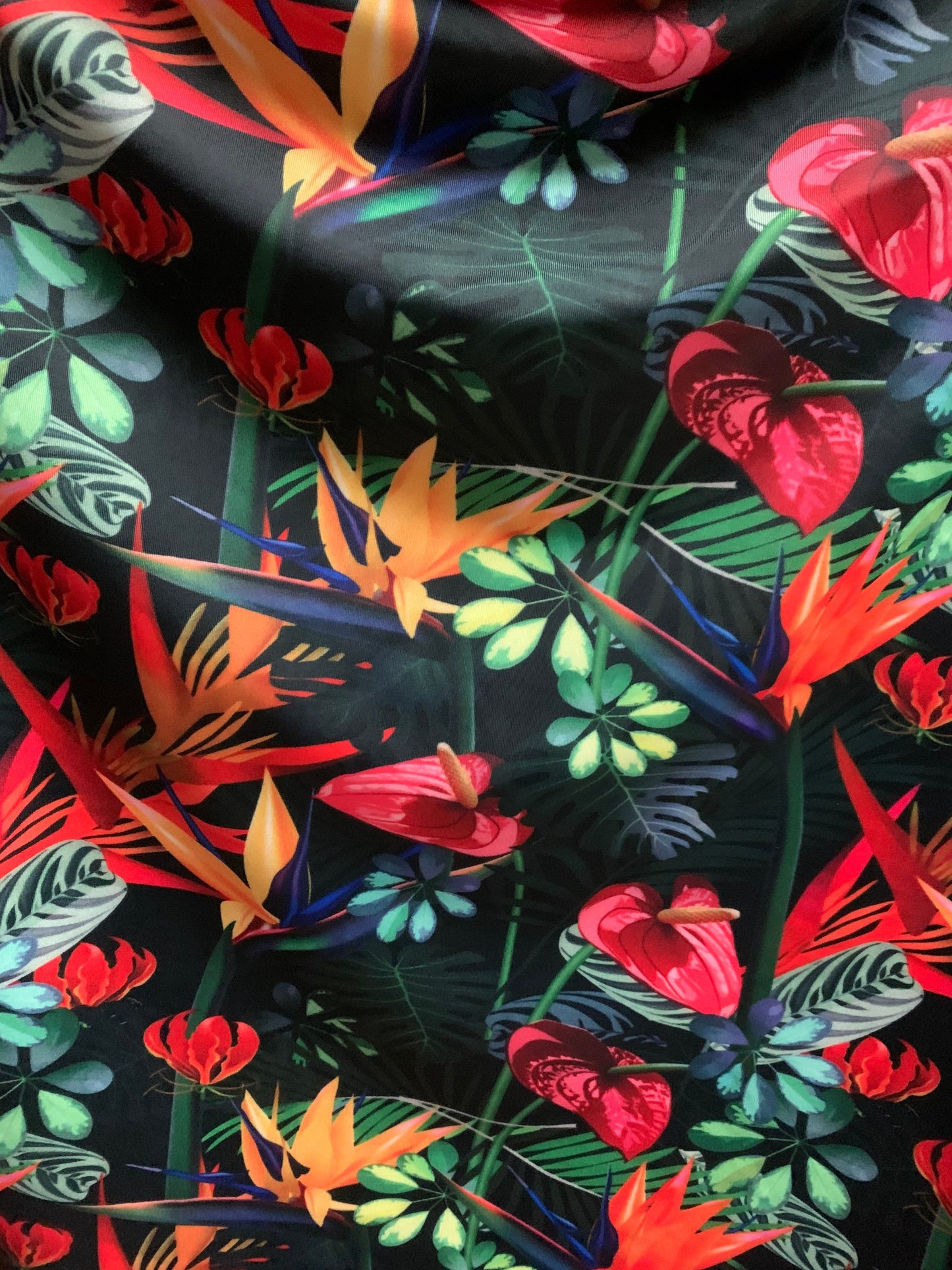 Tropical flowers design print on the best quality nylon spandex 4-stretch 58/60”sold by the YD.ships worldwide from Los Ángeles California.