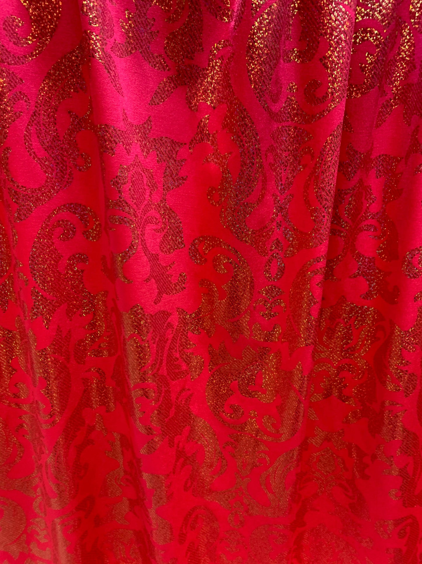 New damask metallic print on nylon spandex 4-way stretch 58/60”sold by the YD.ships worldwide from Los Ángeles California