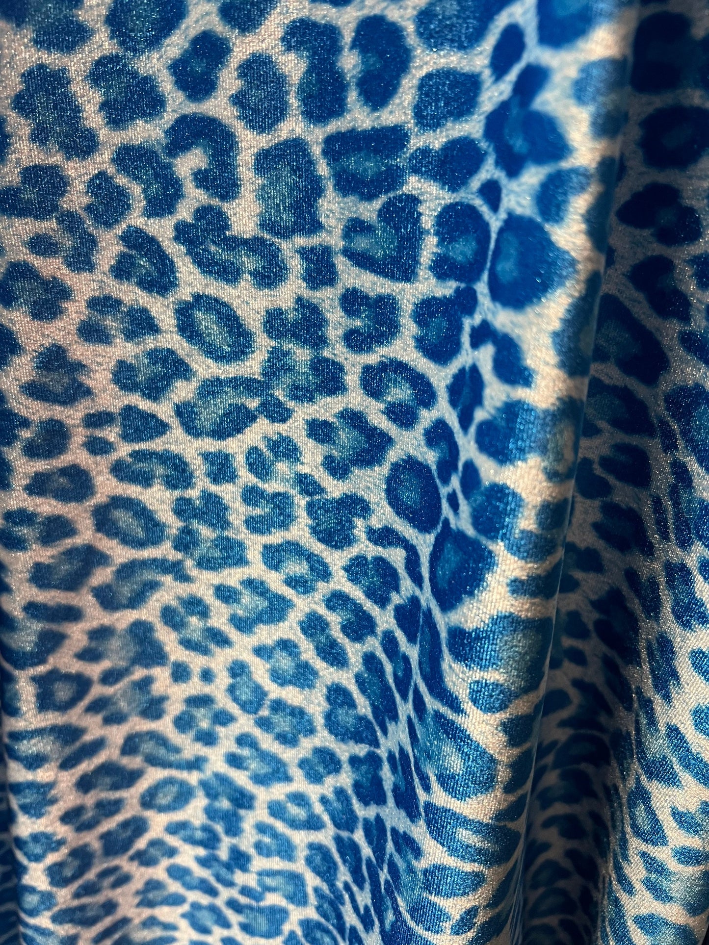 Pretty leopard design print on velvet 420gms 4way stretch 58/60”sold by the YD. Ships worldwide from Los Angeles California USA.