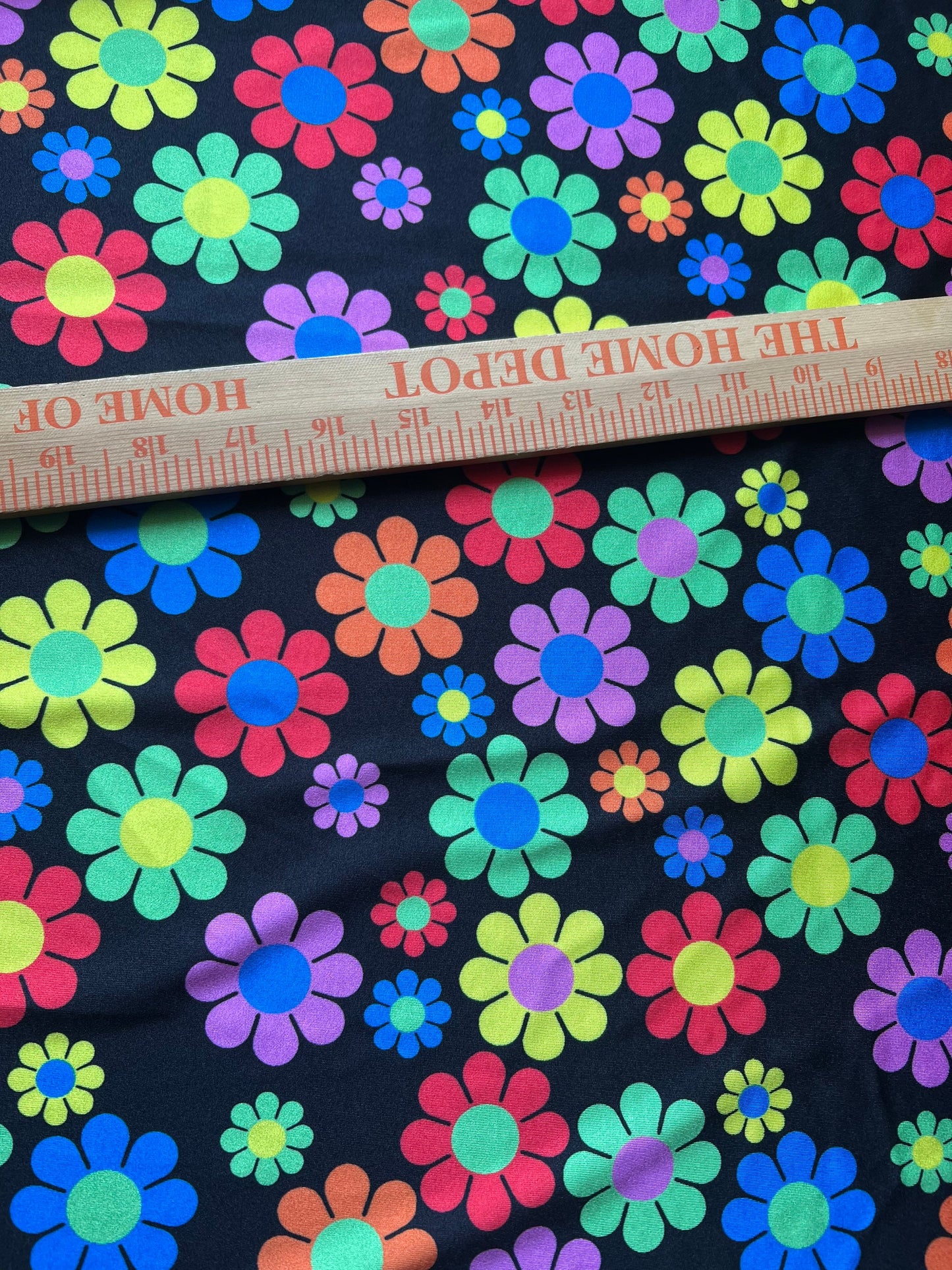 New Daisy flower design print on the best quality of nylon spandex 4-stretch 58/60”sold by the YD.ships worldwide from Los Angeles CA USA.
