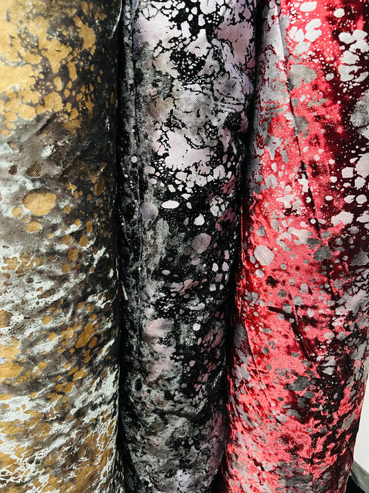 New splatter paint design metallic print on stretch velvet with foil 58/60”sold by the YD. Ships worldwide from Los Angeles California USA.