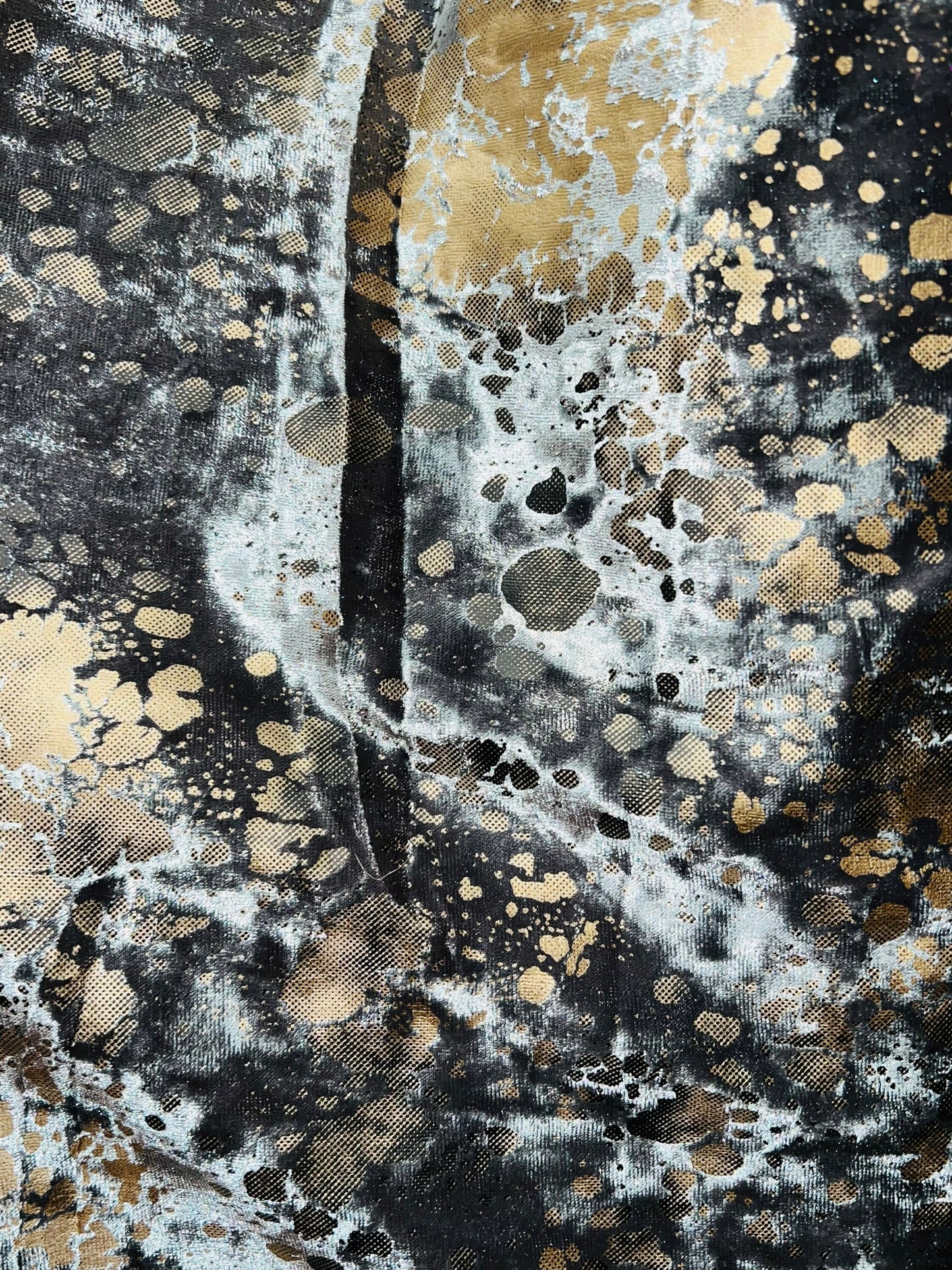 New splatter paint design metallic print on stretch velvet with foil 58/60”sold by the YD. Ships worldwide from Los Angeles California USA.