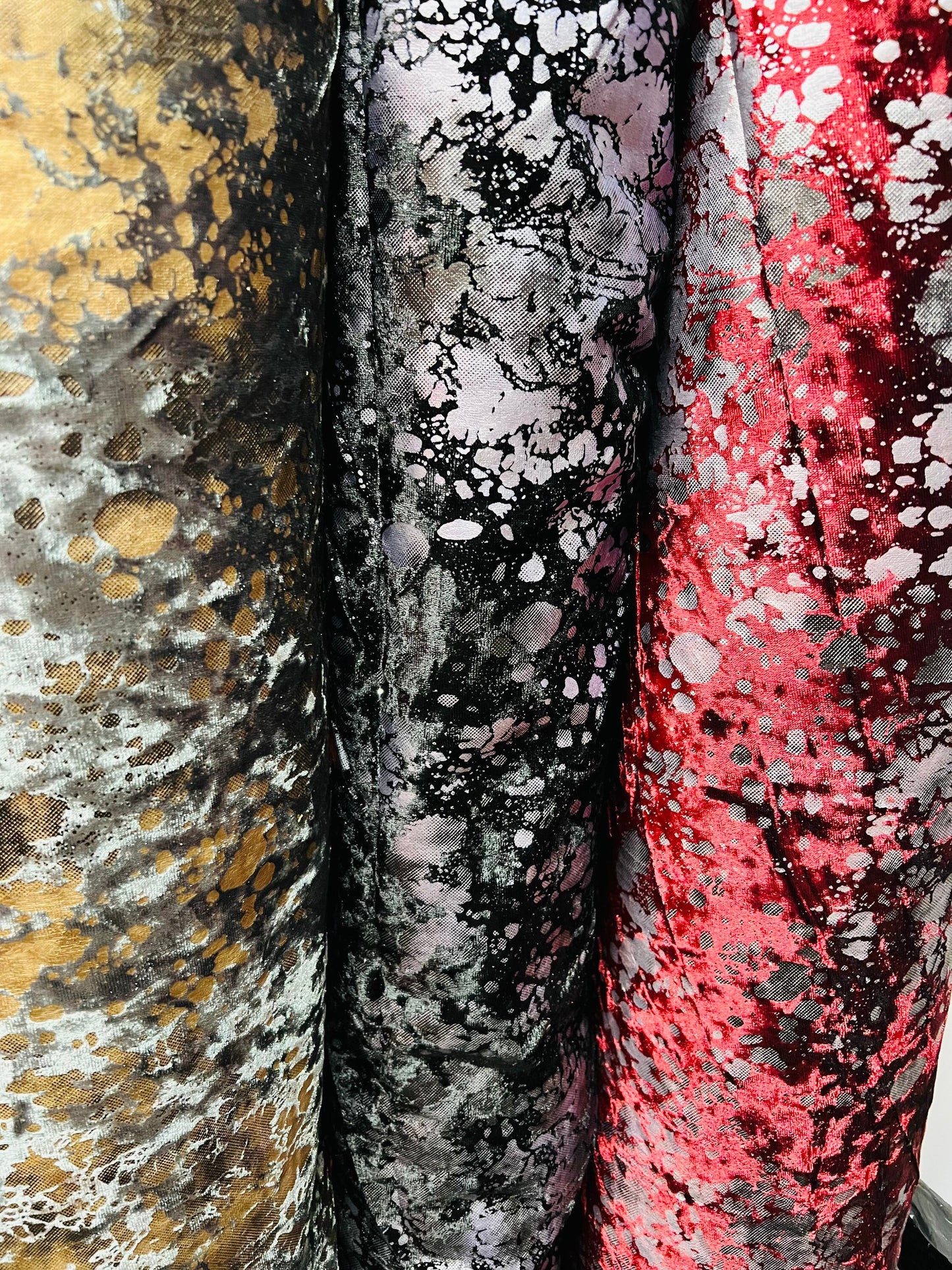 New splatter paint design metallic print on stretch velvet with foil 58/60”sold by the YD. Ships worldwide from Los Angeles California USA.