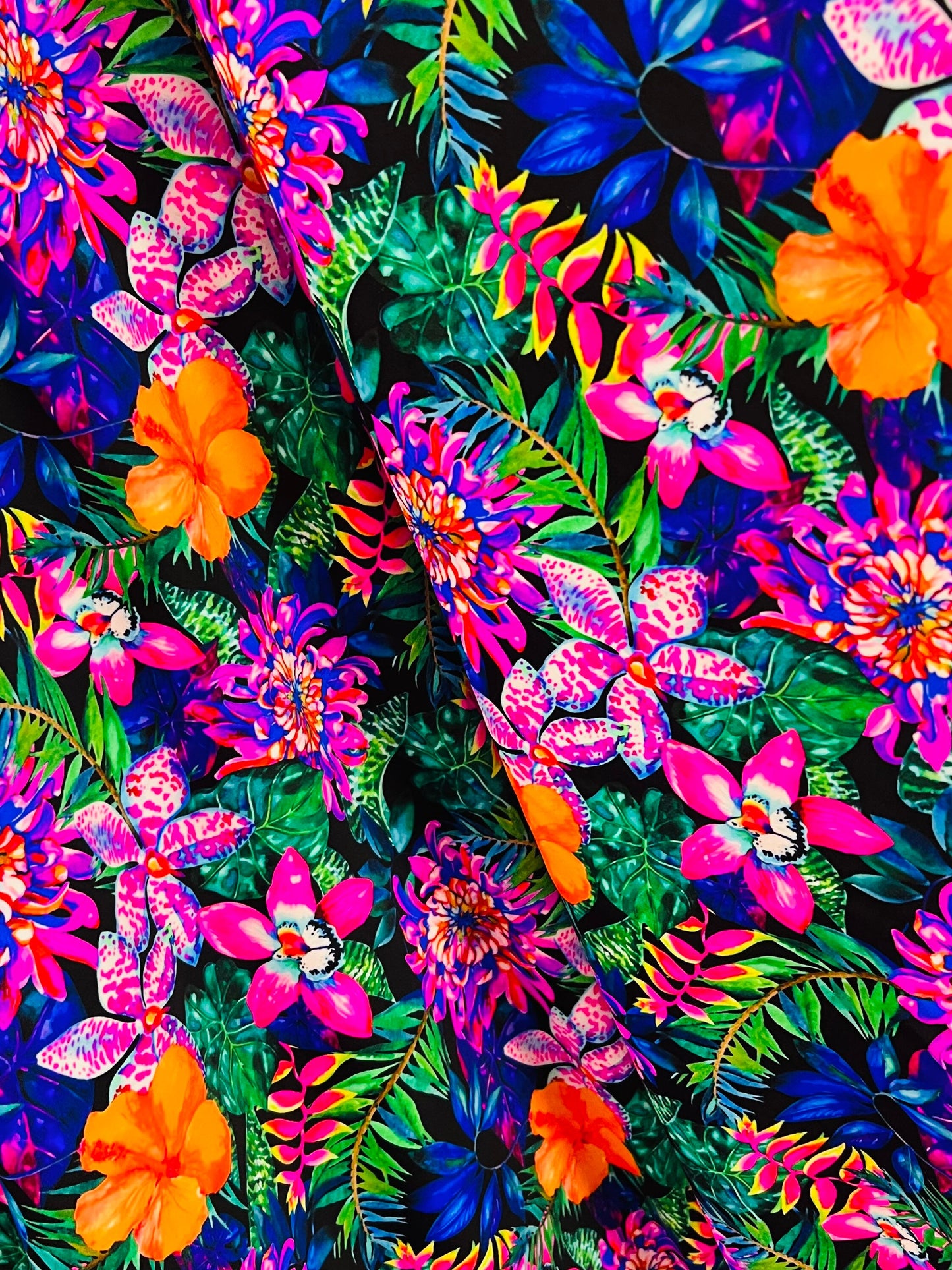 Hawaiian floral jungle design print on the best quality of nylon spandex 4-way stretch 58/60”sold by the YD.Ships worldwide from Los Angeles