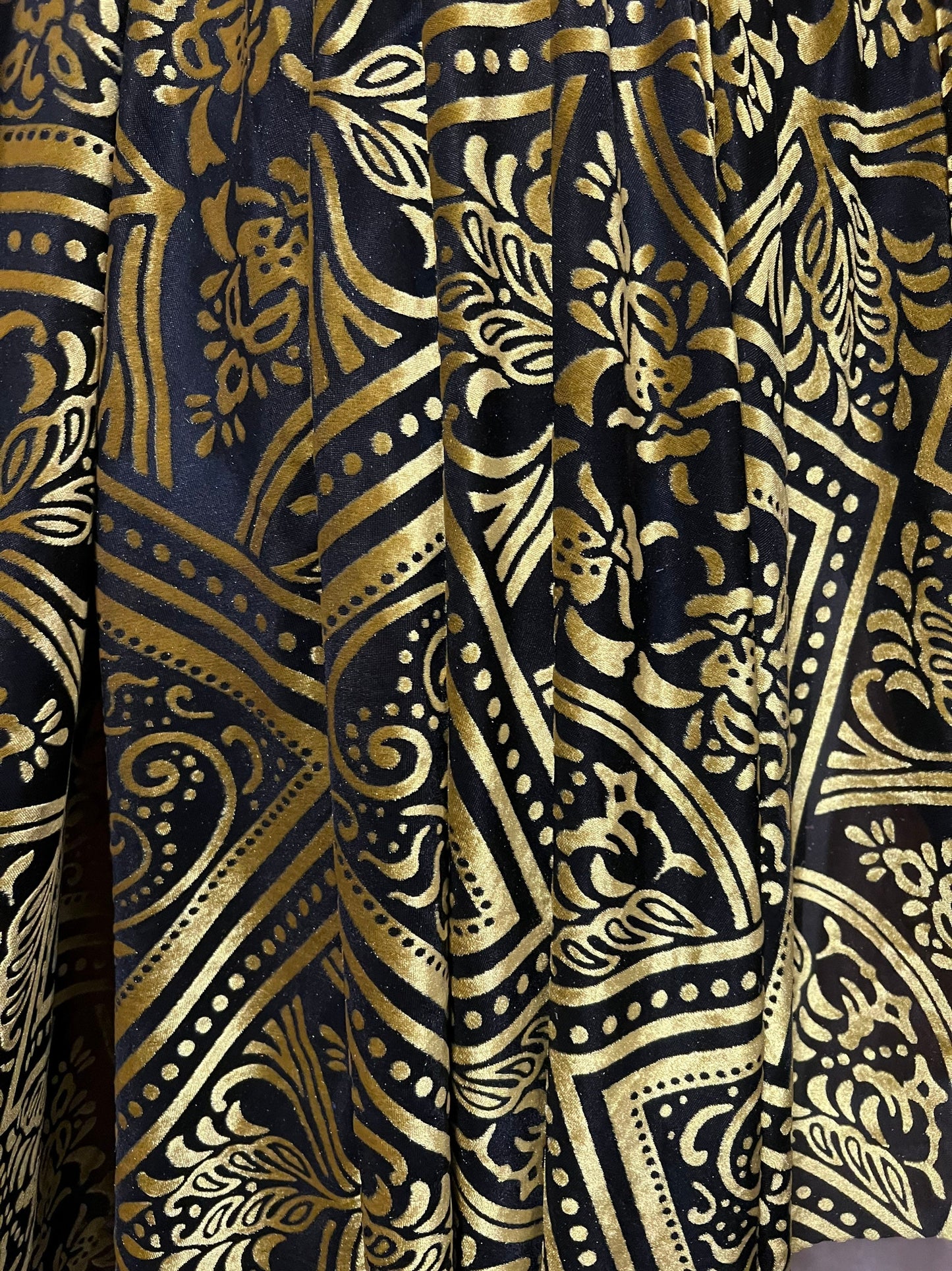 Luxury Italian burnout velvet design 4-stretch 4-Stretch 58/60”sold by the YD.Ships worldwide from Los Angeles California USA.