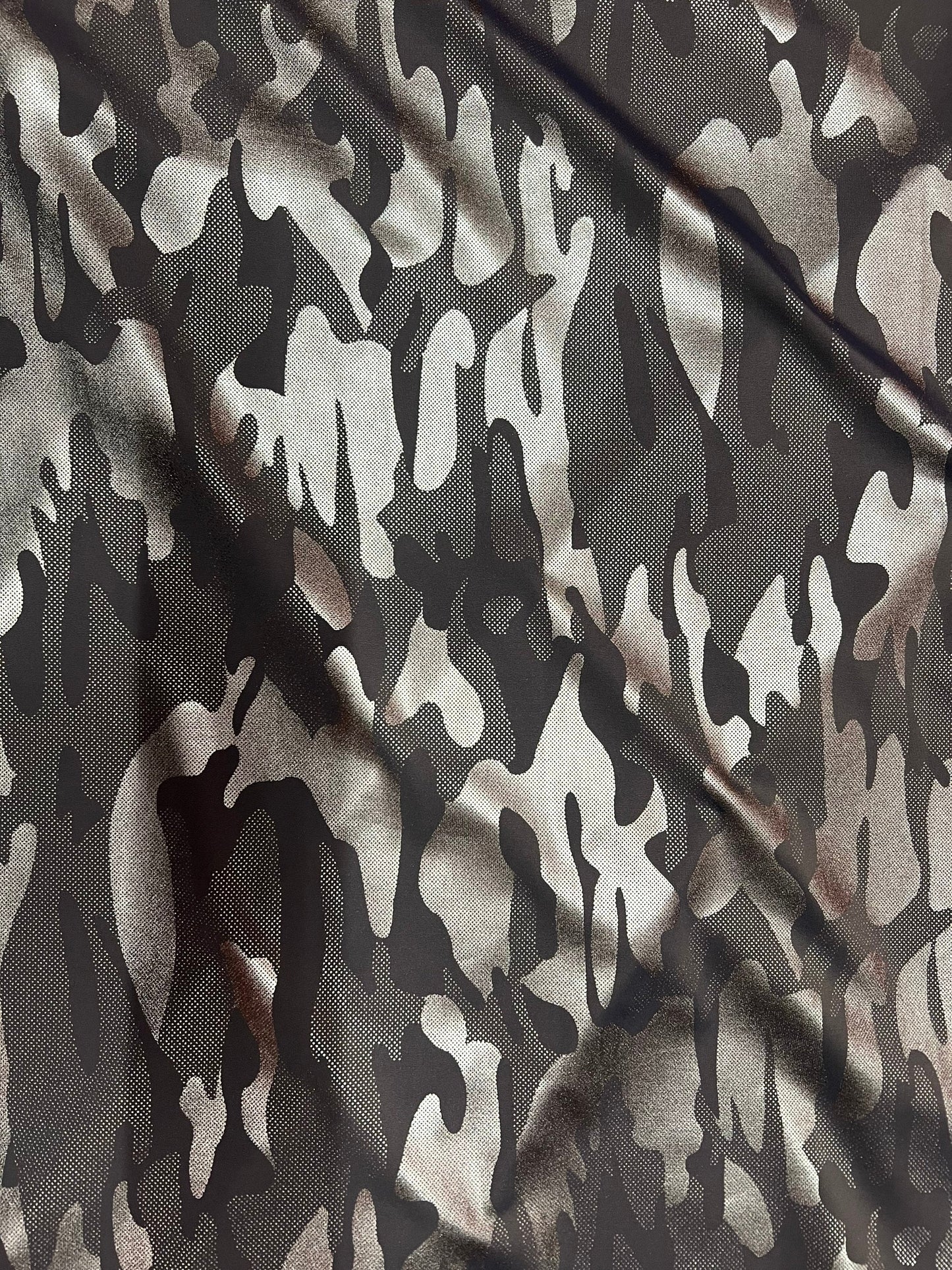 New camouflage design metallic nylon spandex 4-stretch 58/60”sold by the YD.Ships worldwide from Los Angeles California USA.