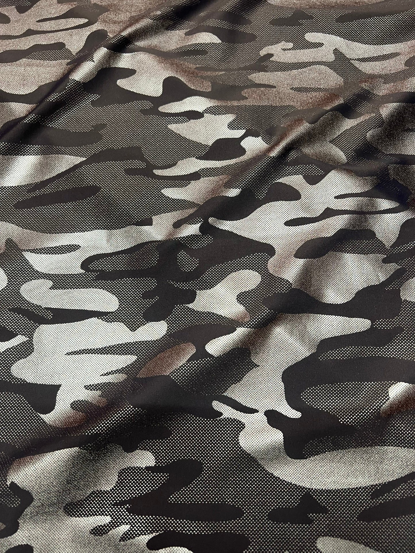 New camouflage design metallic nylon spandex 4-stretch 58/60”sold by the YD.Ships worldwide from Los Angeles California USA.