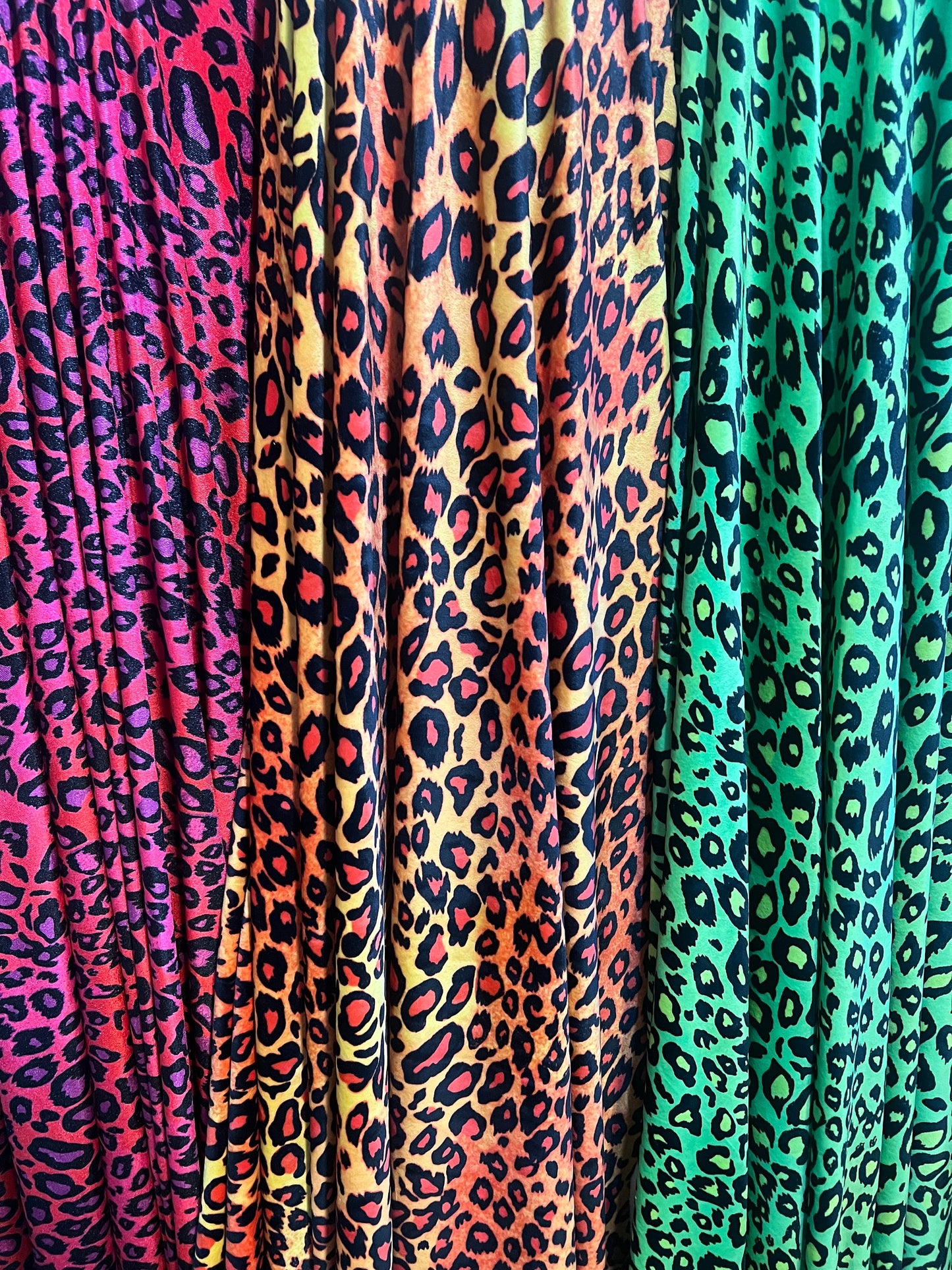 New Leopard pattern design print on stretch velvet 4-way stretch 58/60”sold by the YD. Ships worldwide from Los Angeles California USA.