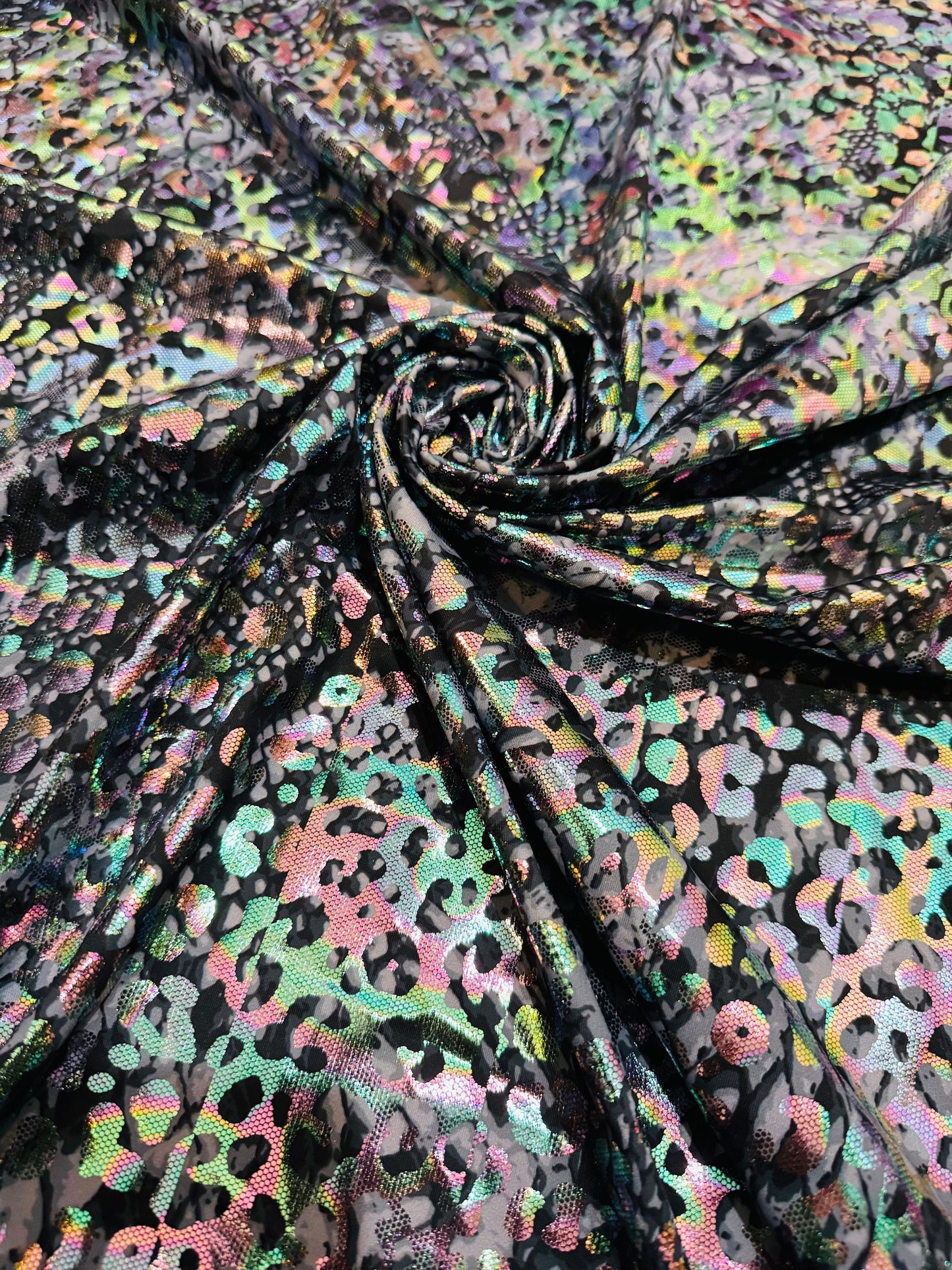 New skin reptile design prints on nylon spandex hologram metallic 4-way stretch 58/60”Sold by the YD.Ships worldwide from Los Angeles CA.