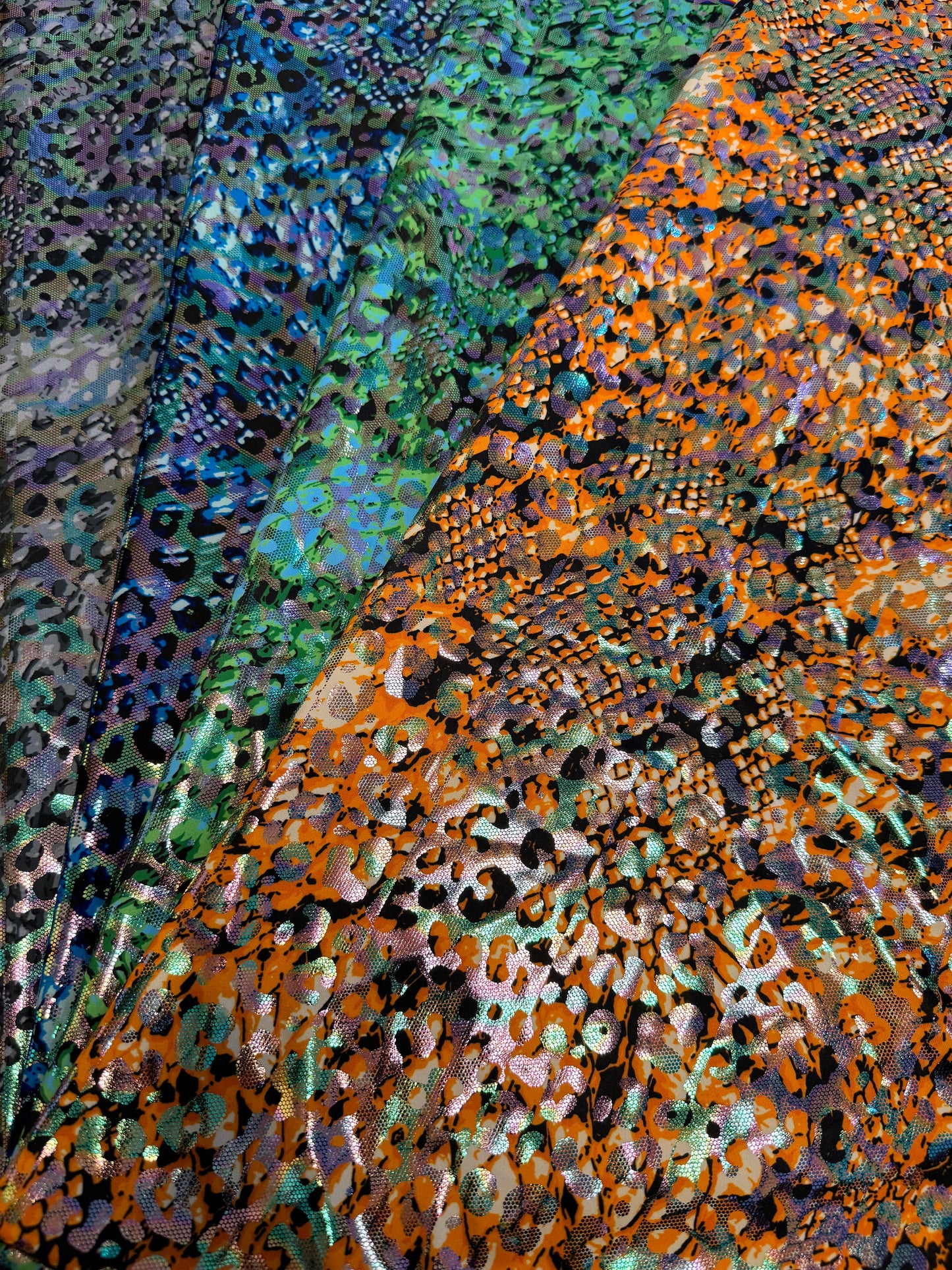 New skin reptile design prints on nylon spandex hologram metallic 4-way stretch 58/60”Sold by the YD.Ships worldwide from Los Angeles CA.