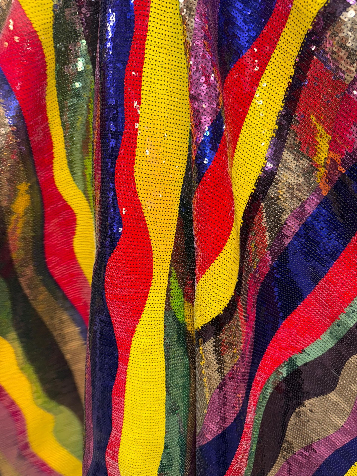 New Sequins African pattern design 2-way stretch 58/60”sold by the YD.ships worldwide from Los Ángeles California USA
