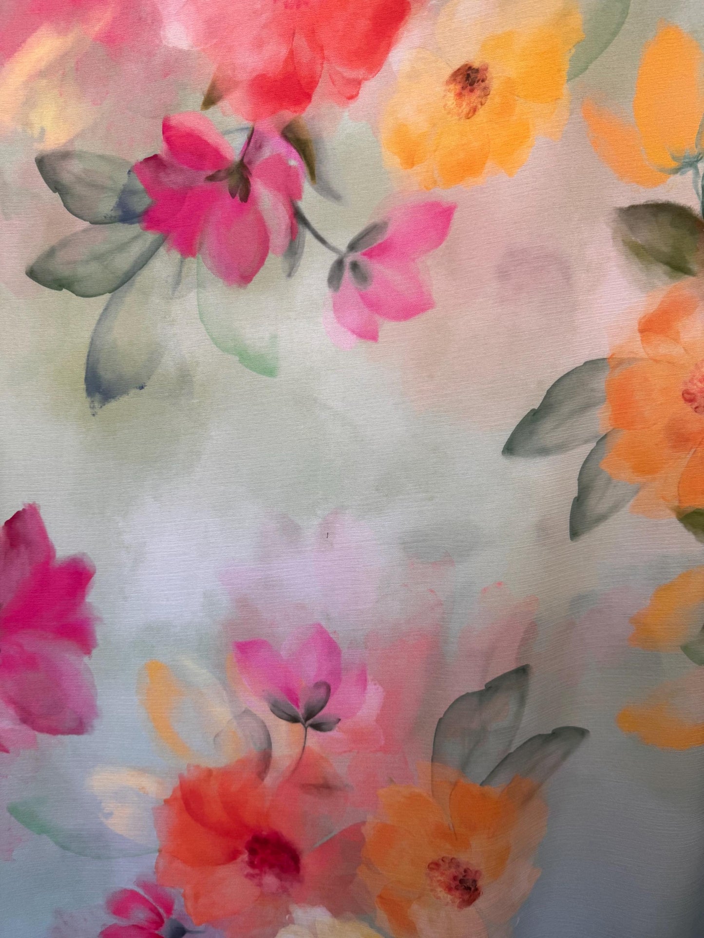 Beautiful flowers design print on high quality of chiffon silk non stretch 58/60 sold by the YD. ships Worldwide from Los Angeles California