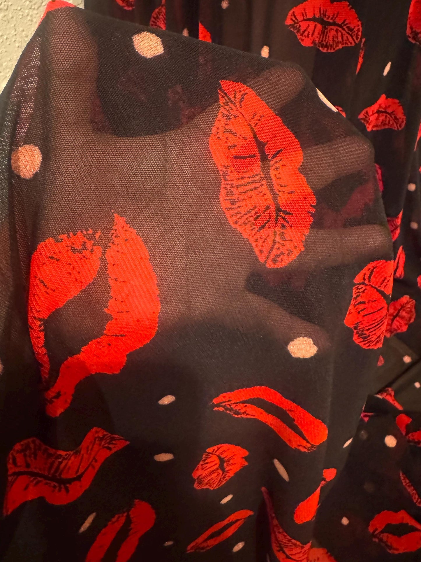 New sweet kisses pattern design power mesh nylon spandex 4-way stretch 58/60”sold by the YD.ships worldwide from Los Angeles California USA