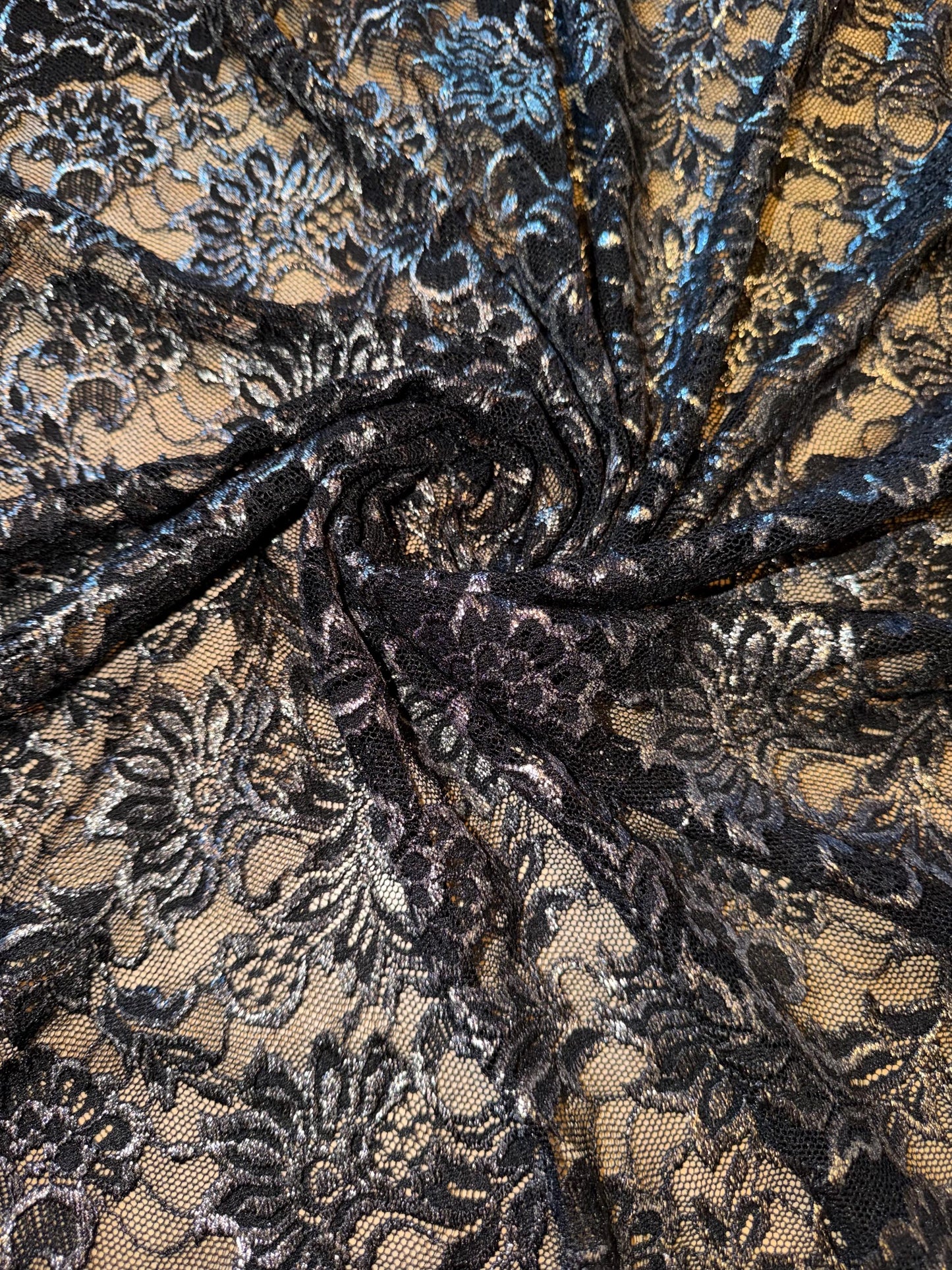 New Metallic lace design 2-way stretch 58/60”sold by the YD.ships worldwide from Los Angeles California USA