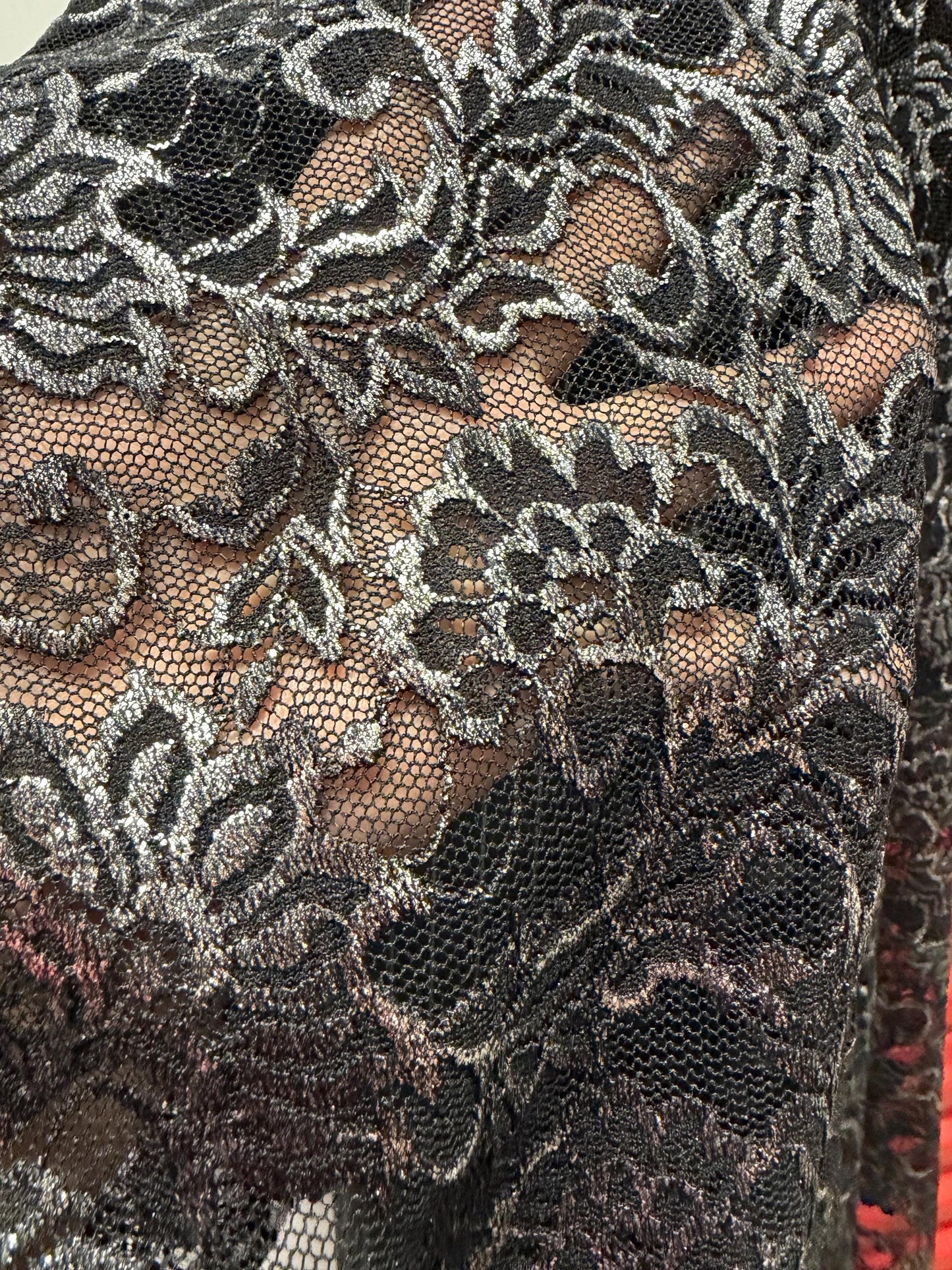 New Metallic lace design 2-way stretch 58/60”sold by the YD.ships worldwide from Los Angeles California USA