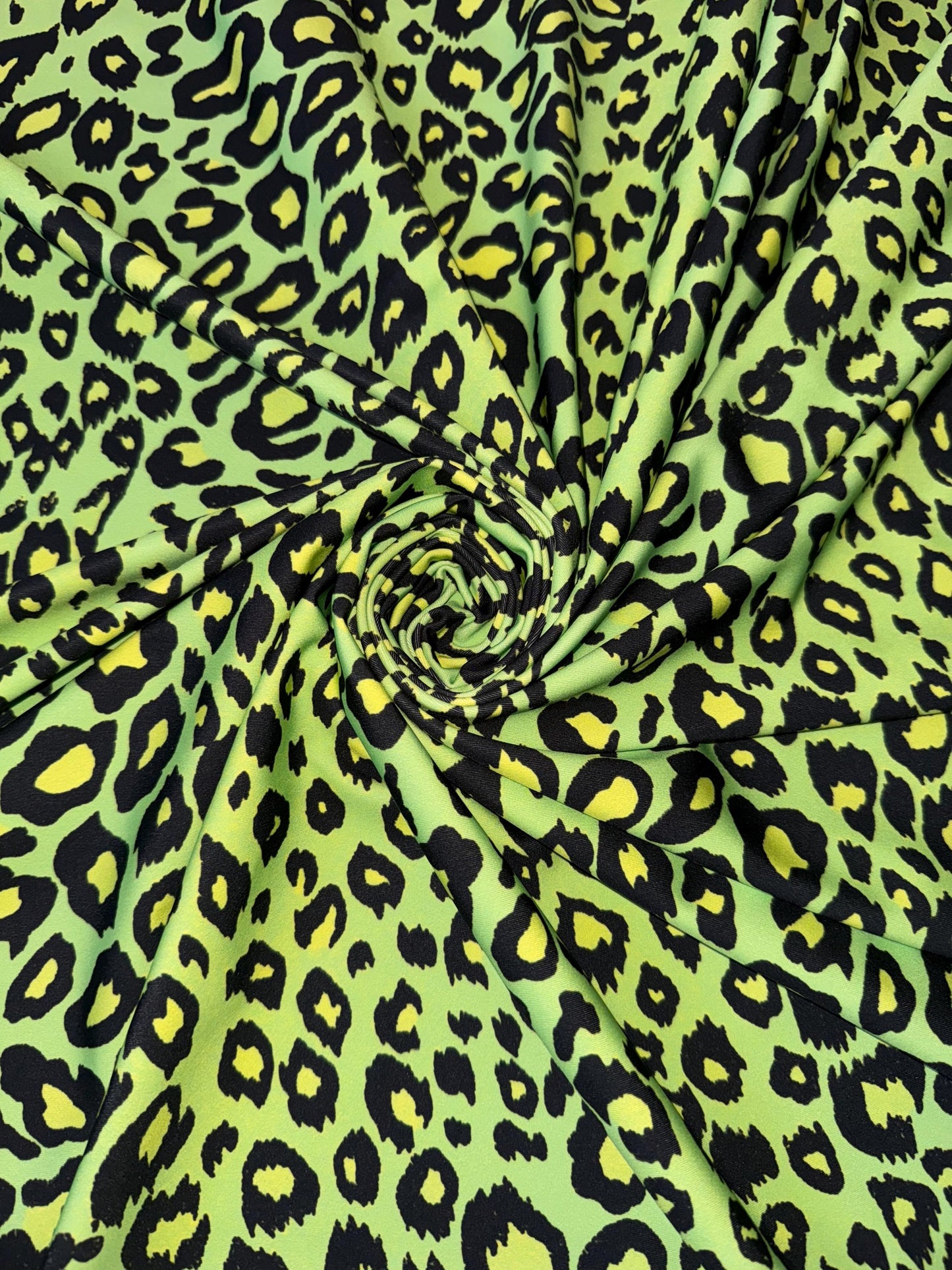 Exotic leopard skin design print on the best quality nylon spandex 4-way stretch 58/60”sold by the YD.ships worldwide from Los Ángeles