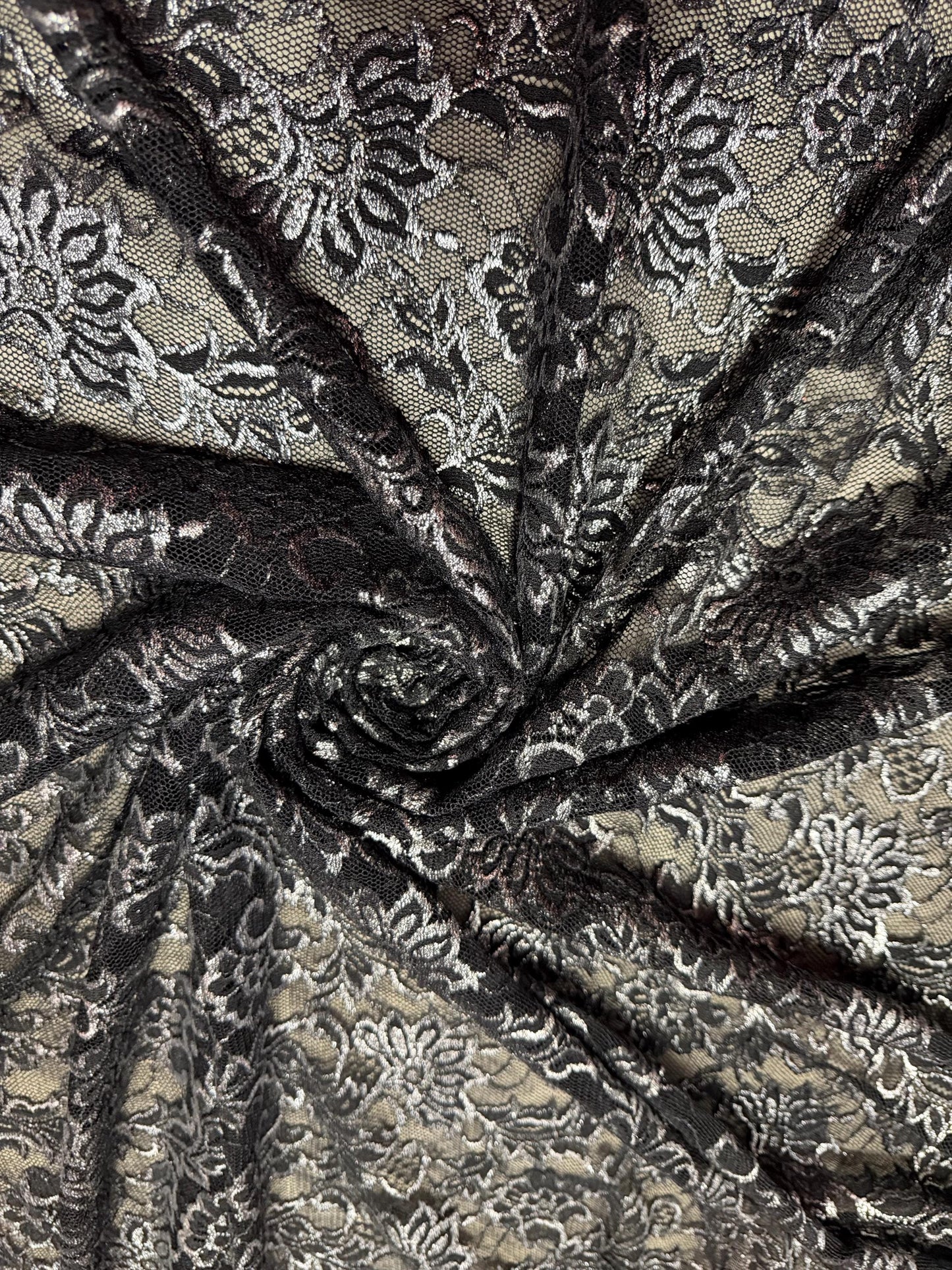 New Metallic lace design 2-way stretch 58/60”sold by the YD.ships worldwide from Los Angeles California USA