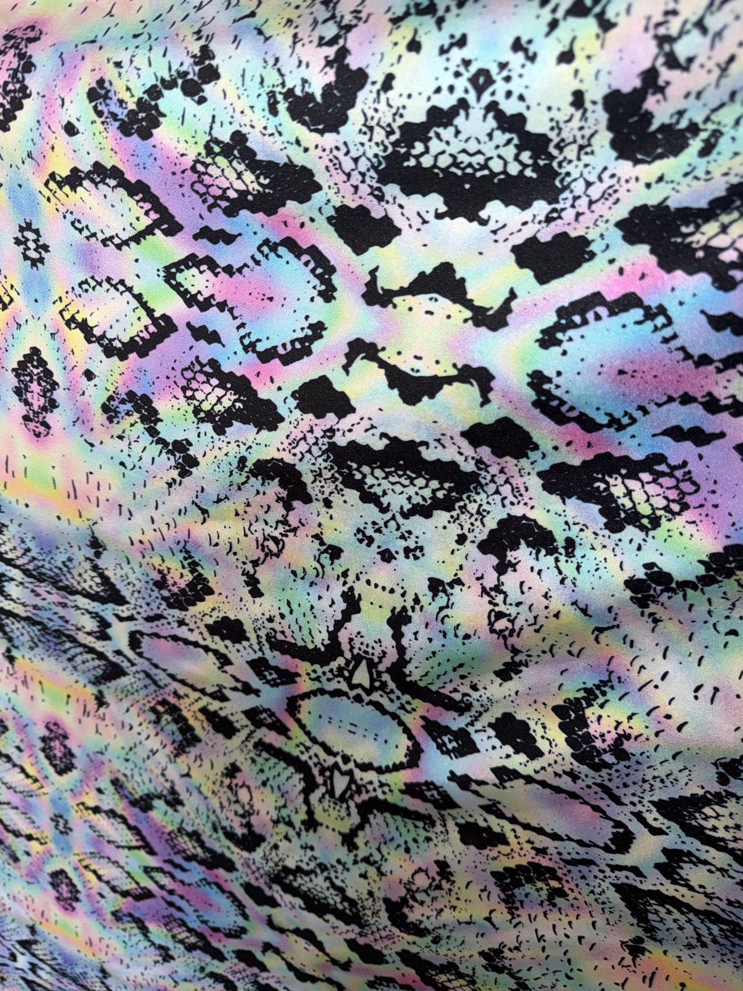 New Skin snake design print on the best quality nylon spandex 4-way stretch 58/60”sold by the YD.ships worldwide from Los Angeles CA USA