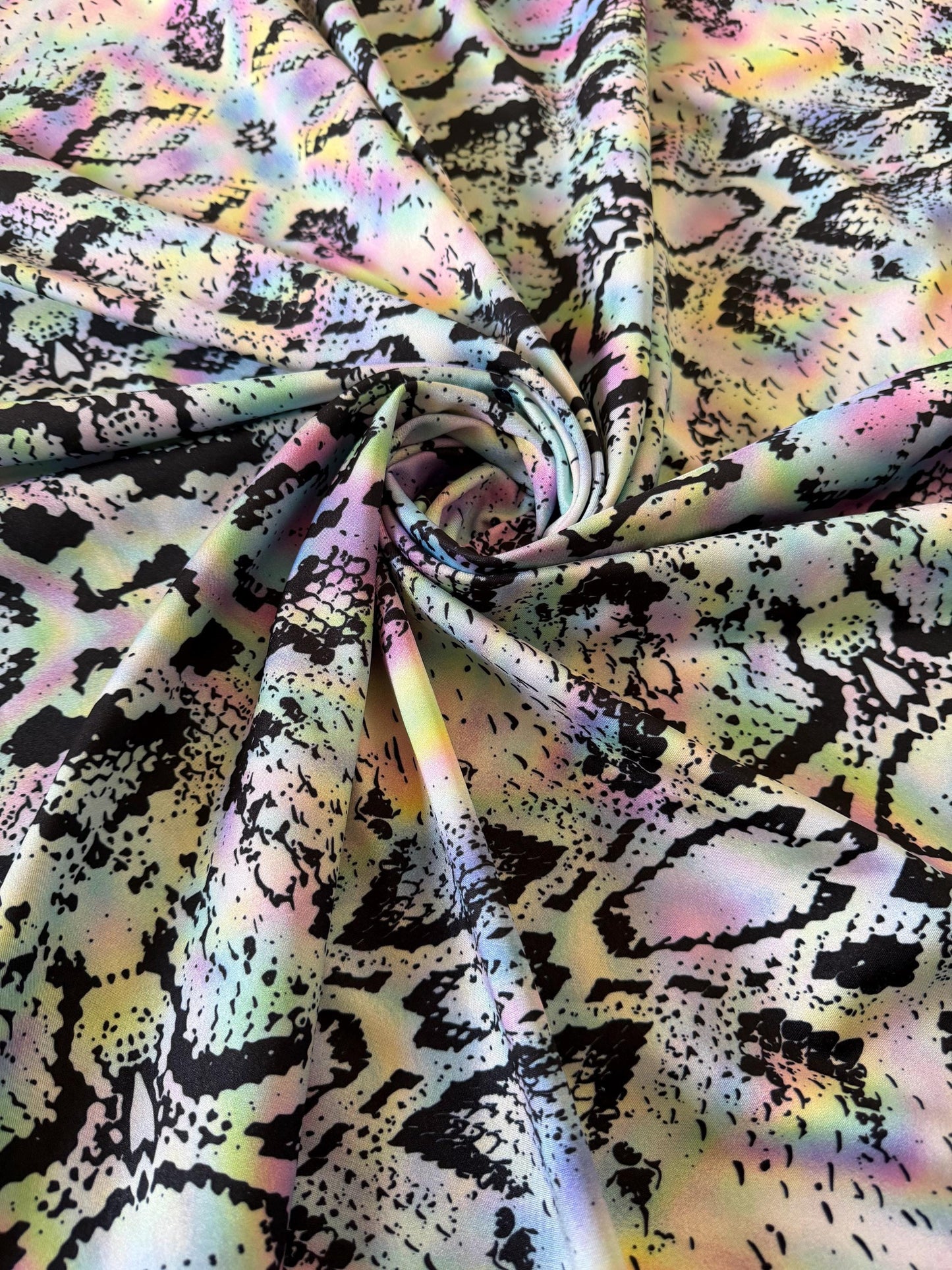 New Skin snake design print on the best quality nylon spandex 4-way stretch 58/60”sold by the YD.ships worldwide from Los Angeles CA USA
