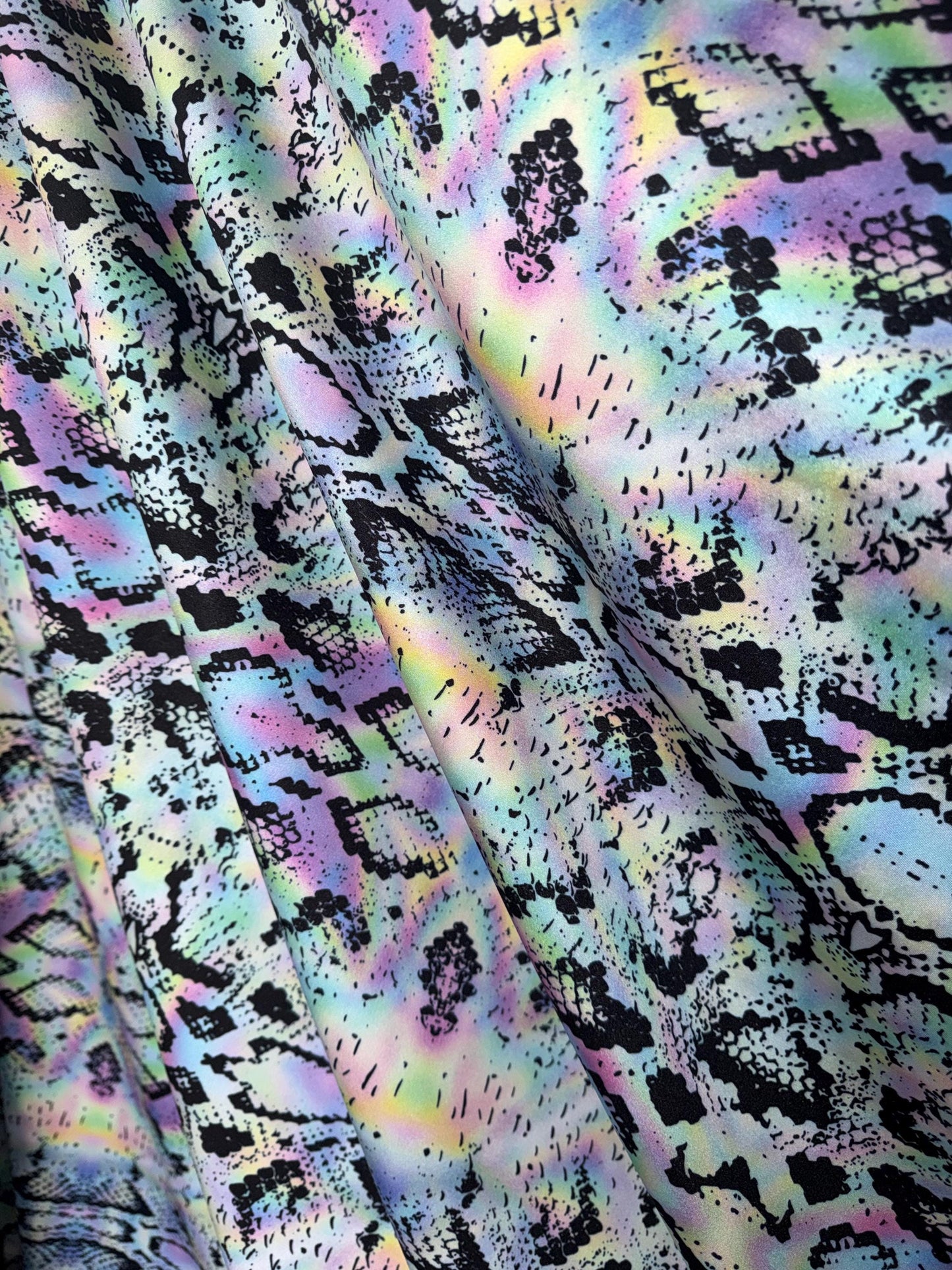 New Skin snake design print on the best quality nylon spandex 4-way stretch 58/60”sold by the YD.ships worldwide from Los Angeles CA USA