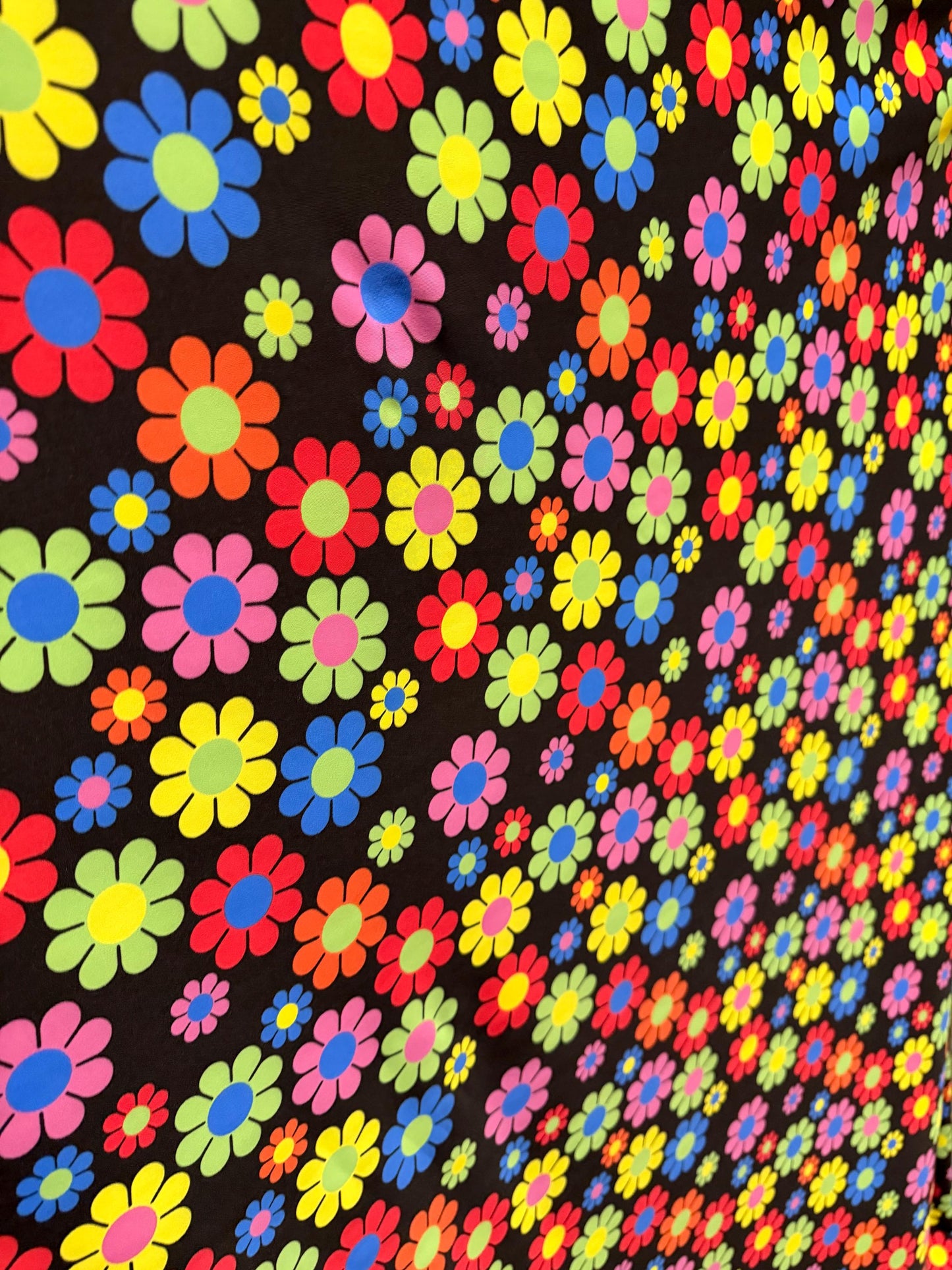 New Daisy flower design print on the best quality of nylon spandex 4-stretch 58/60”sold by the YD.ships worldwide from Los Angeles CA USA.