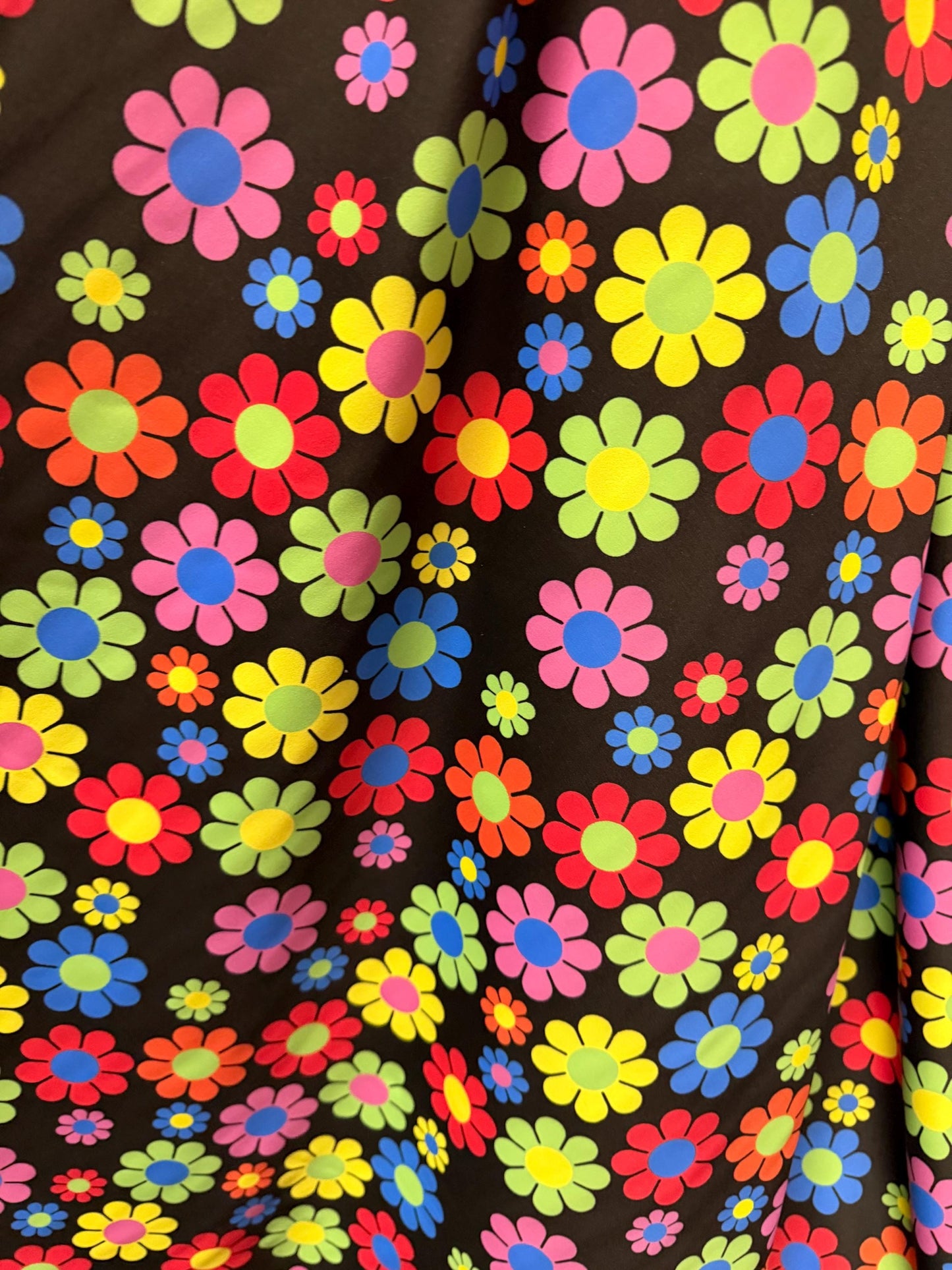 New Daisy flower design print on the best quality of nylon spandex 4-stretch 58/60”sold by the YD.ships worldwide from Los Angeles CA USA.